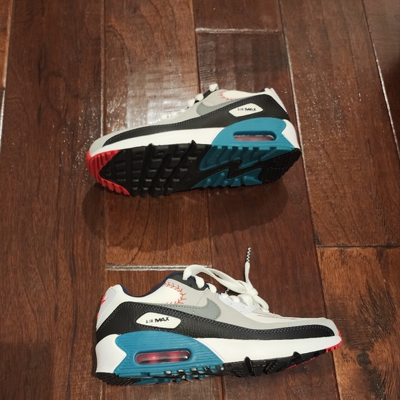 Women's Nike Ken Griffey Jr. x Air Max 90 'Backwards Cap' - Picture 15 of 16